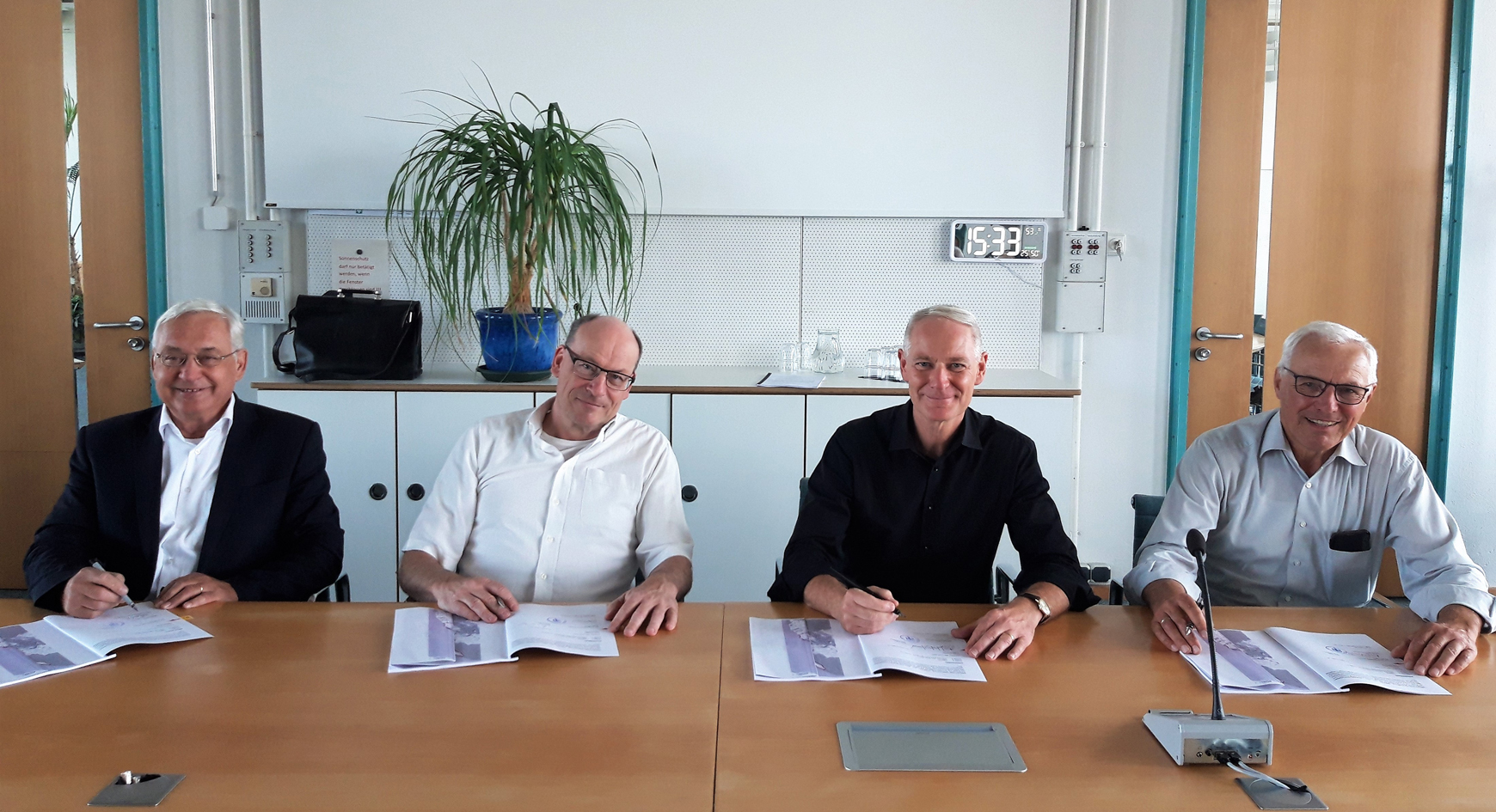Stadtverwaltung und solarcomplex AG unterzeichnen Gestattungsvertrag für Nahwärmenetze in Dingelsdorf und Wallhausen